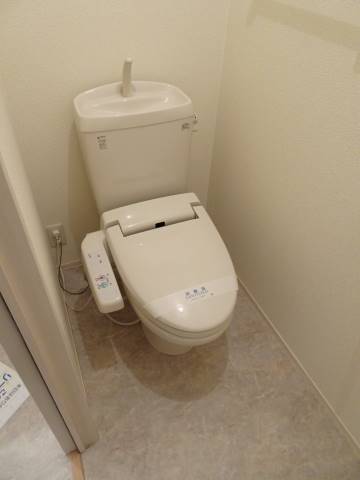 トイレ　温水洗浄便座