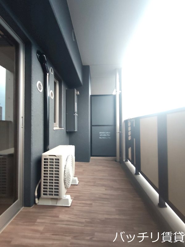 バルコニー　別号室写真の為、現況を優先致します。