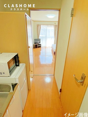 玄関　同物件の別部屋になります。