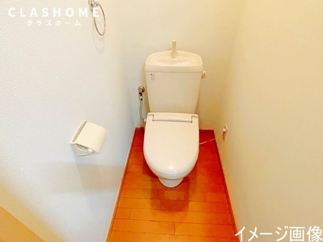 トイレ　同物件の別部屋になります。