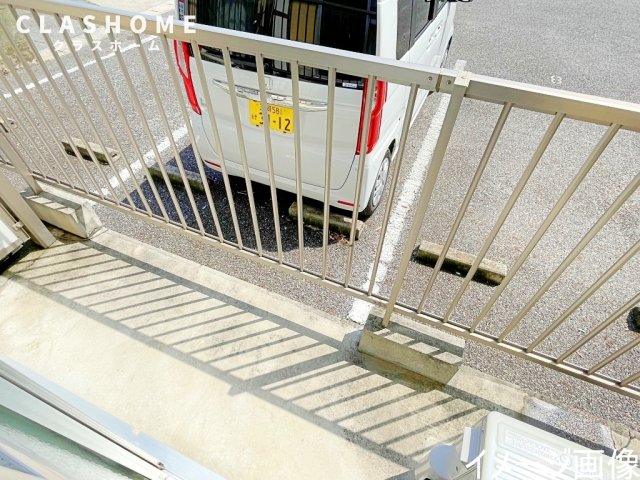 バルコニー　同物件の別部屋になります。