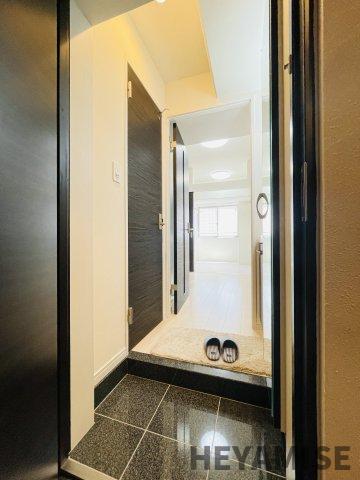 玄関　※類似間取りの別の階のお部屋の画像です※現況を優先します