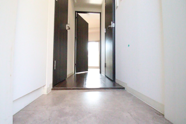 玄関　※別室の参考写真の為、現況優先です。