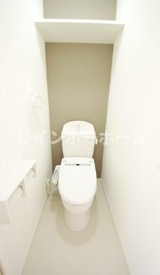 トイレ　落ち着いた色調のトイレです