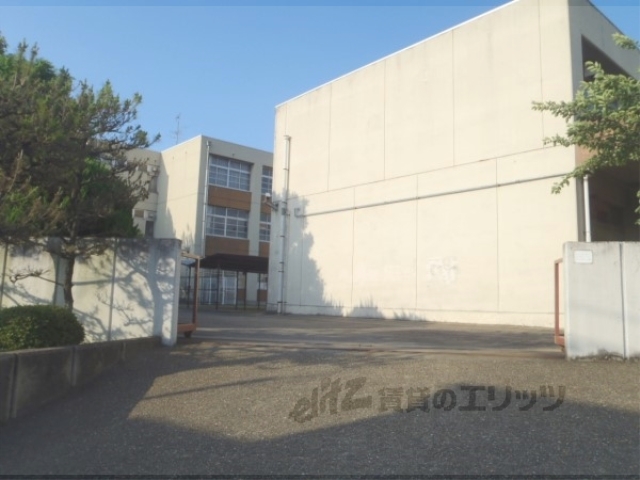 中学校　西城陽中学校（中学校）まで2600m