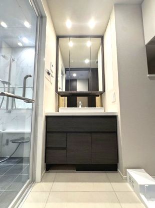 洗面設備　※別部屋の参考写真です。