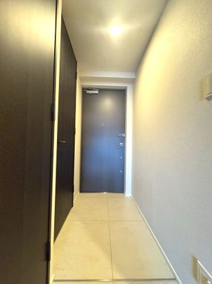 玄関　※別部屋の参考写真です。