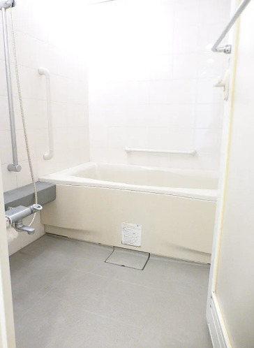 バス・シャワールーム　※別部屋の参考写真です。