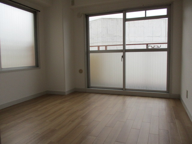 居室・リビング　広々としていて明るいお部屋です