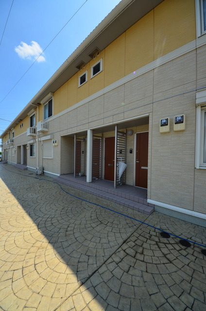 エントランス　★共用部分もしっかりお手入れされています★