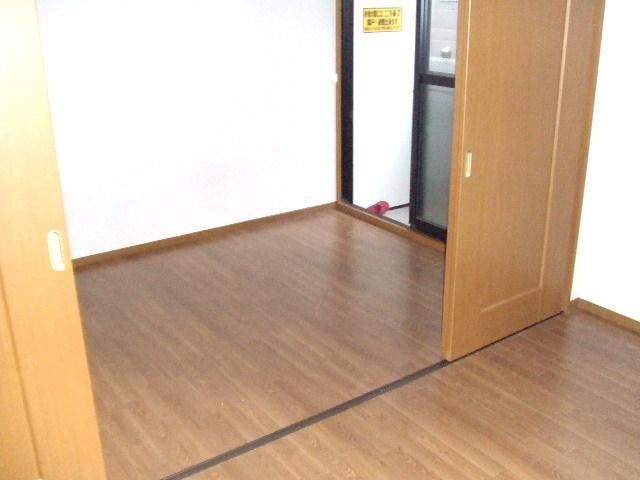 居室・リビング　ダイニングから洋室