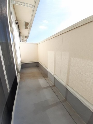 バルコニー　暖かな日差しのふりそそぐバルコニー