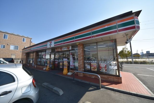 コンビニ　セブンイレブン上尾西門前店（コンビニ）まで673m