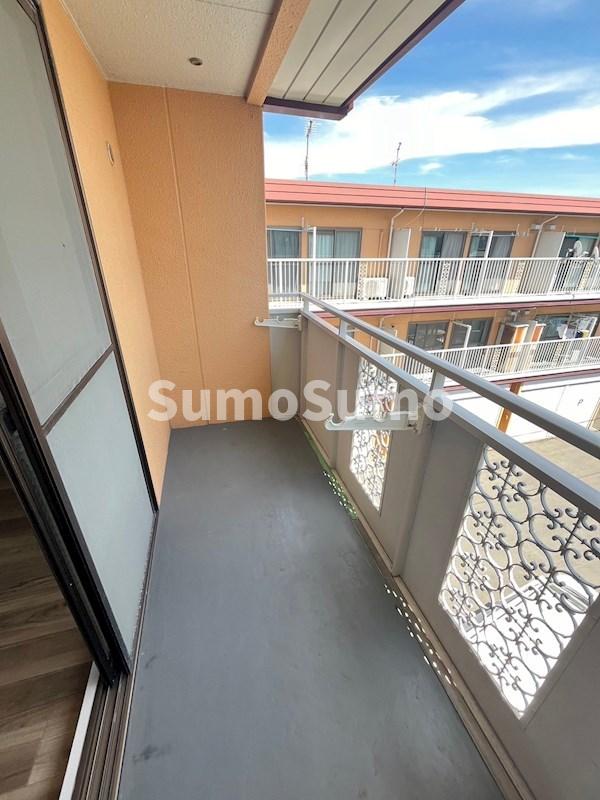 バルコニー　バルコニーからの眺めを楽しみながら食事をしませんか