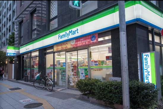 コンビニ　ファミリーマート東池袋二丁目店（コンビニ）まで83m