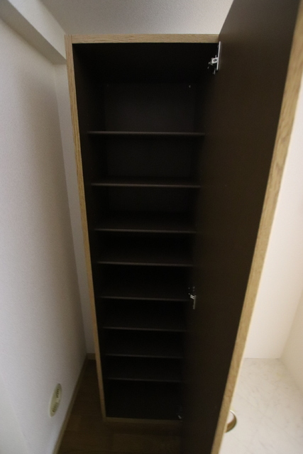 玄関　下駄箱あり