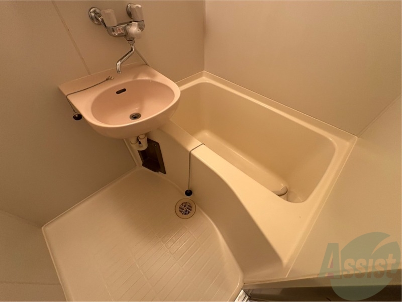 バス・シャワールーム　お風呂になります。一日の疲れを癒してくださいね。