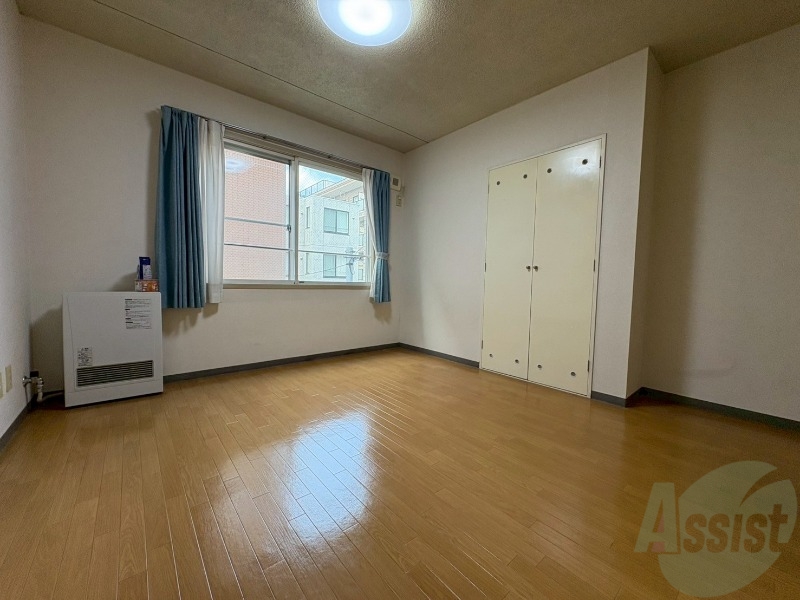 その他部屋・スペース　こちらのお部屋は光が差し込む、温かみのあるお部屋です。