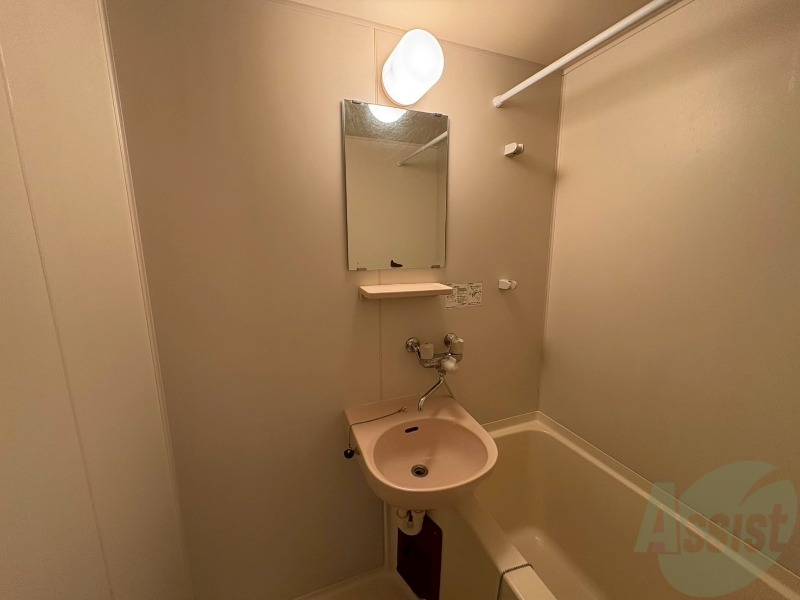 洗面設備　独立洗面台です。大きくてよいですね。シャンプーもできます！