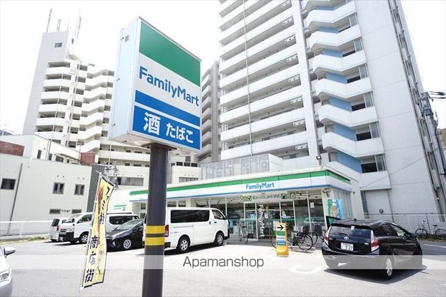 コンビニ　ファミリーマート（コンビニ）まで158m