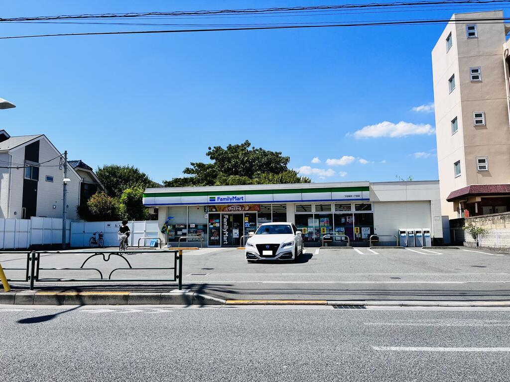 コンビニ　ファミリーマート下石神井一丁目店（コンビニ）まで377m