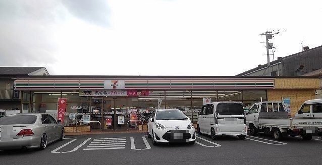 コンビニ　セブンイレブン（コンビニ）まで200m