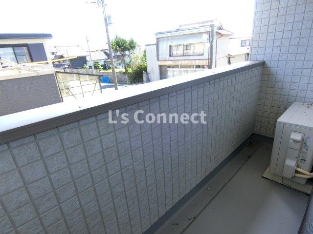 バルコニー　２階のお部屋で洗濯物もたくさん干せます。