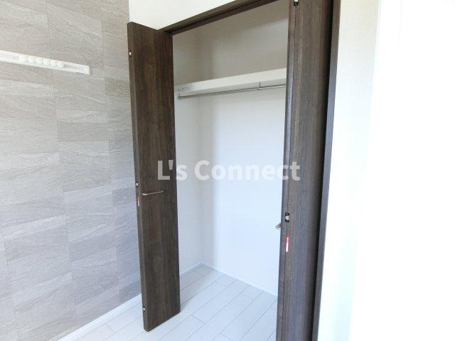 収納　クローゼットでお荷物もすっきり収納。