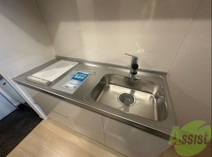 キッチン　シンプルなデザインのシステムキッチンです。