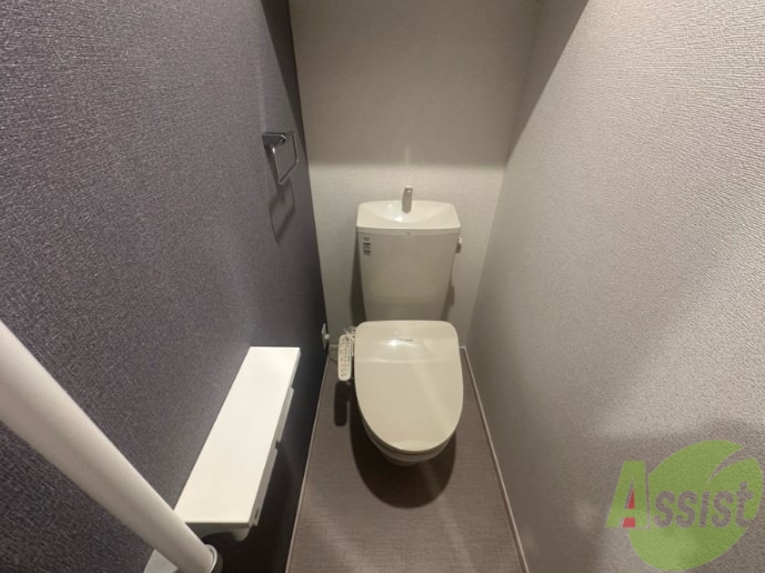 トイレ　温水洗浄便座付きのトイレは、使用しやすくうれしいですね。