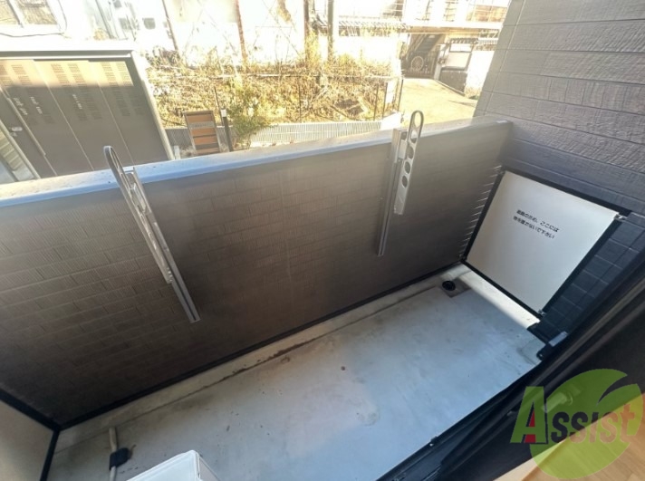 バルコニー　バルコニーが付いているので晴れた日は洗濯物が干せますね