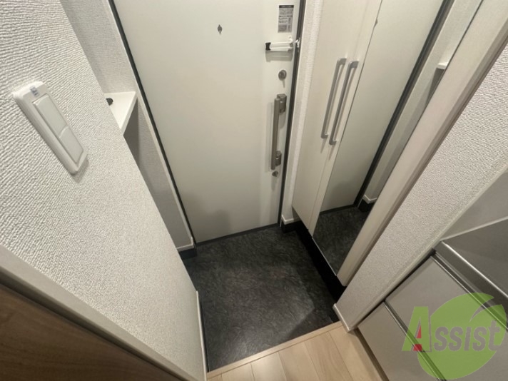 玄関　玄関でございます。毎日の出入りはこちらから。