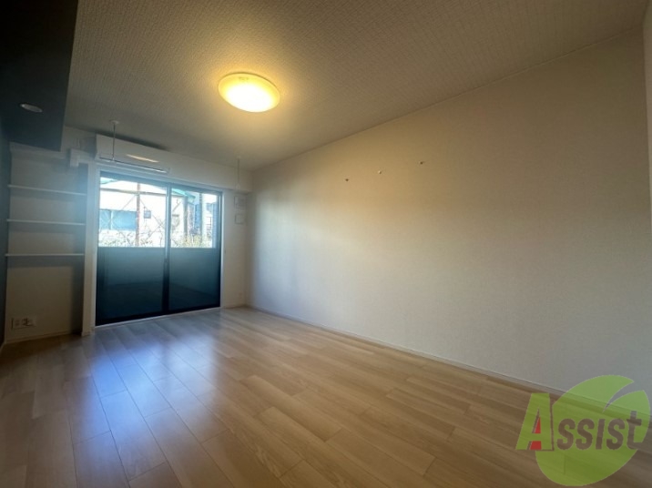 居室・リビング　陽当たりが良く、広々として過ごしやすそうです。