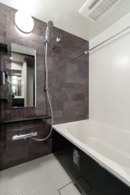 バス・シャワールーム　写真は同タイプ住居です。