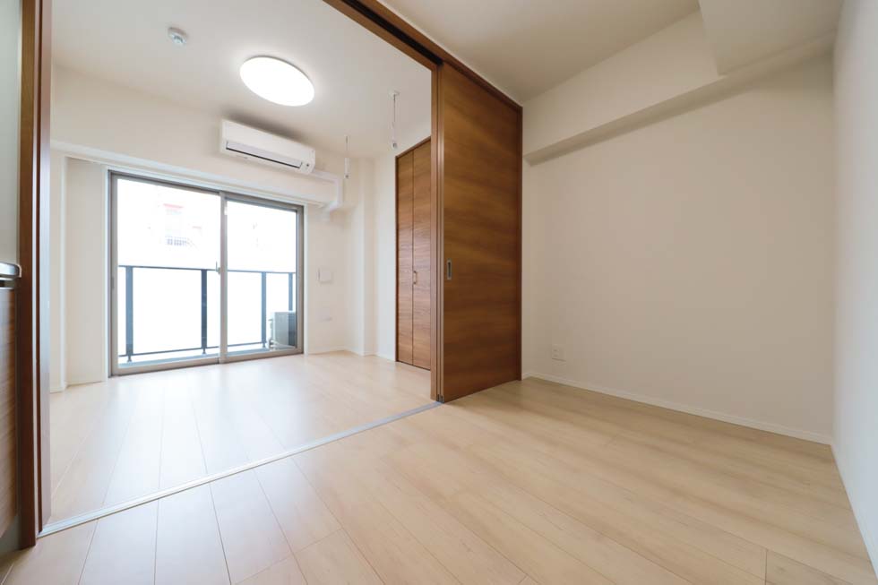 居室・リビング　明るい色調の室内です