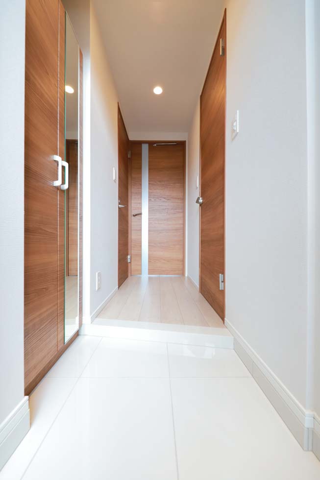 玄関　物件の内装です