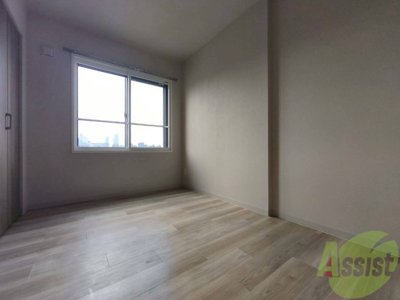 その他部屋・スペース　こちらのお部屋は光が差し込む、温かみのあるお部屋です。