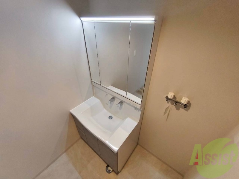 洗面設備　独立洗面台です。大きくてよいですね。シャンプーもできます！