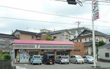 コンビニ　セブンイレブン加茂田上町店（コンビニ）まで550m