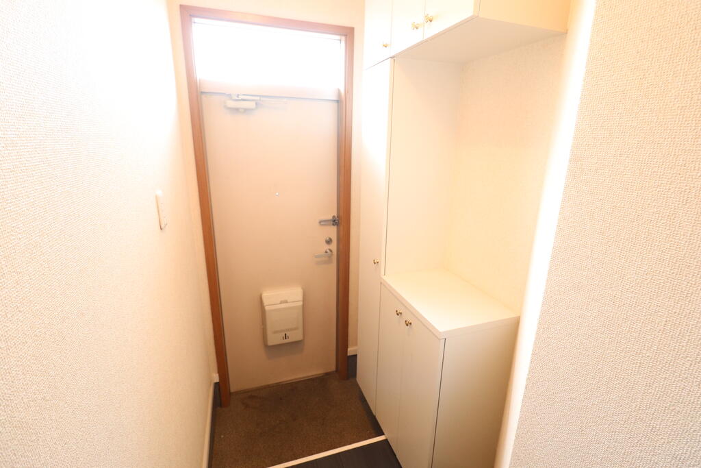 玄関　玄関には、靴箱もあります♪