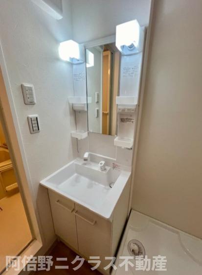 洗面設備　内装は参考写真です。