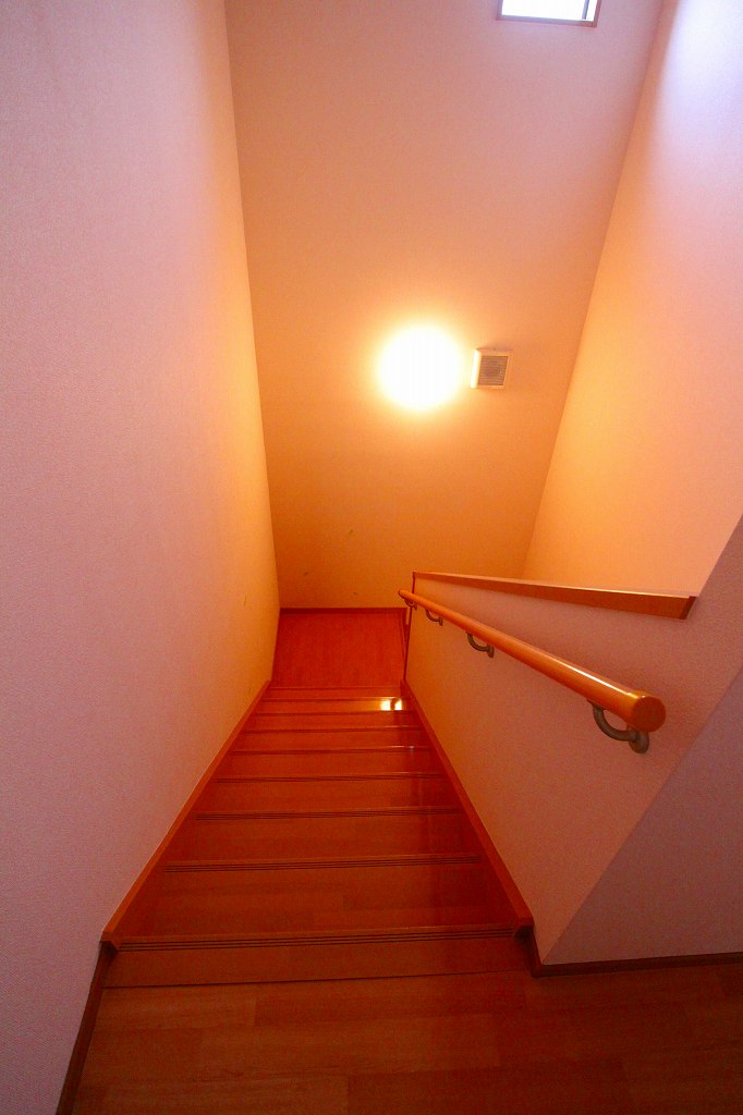 その他設備　階段　※別号室参考写真