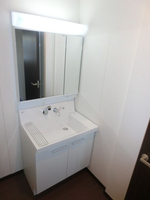 洗面設備　大きな独立洗面付です
