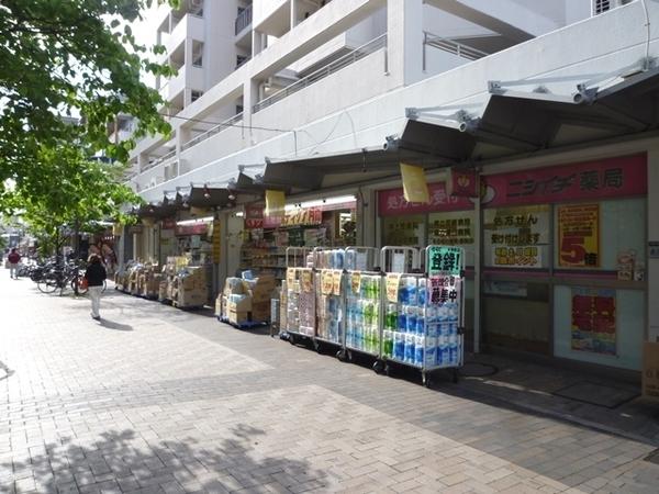 ドラックストア　ニシイチ薬局アミング潮江店（ドラッグストア）まで392m