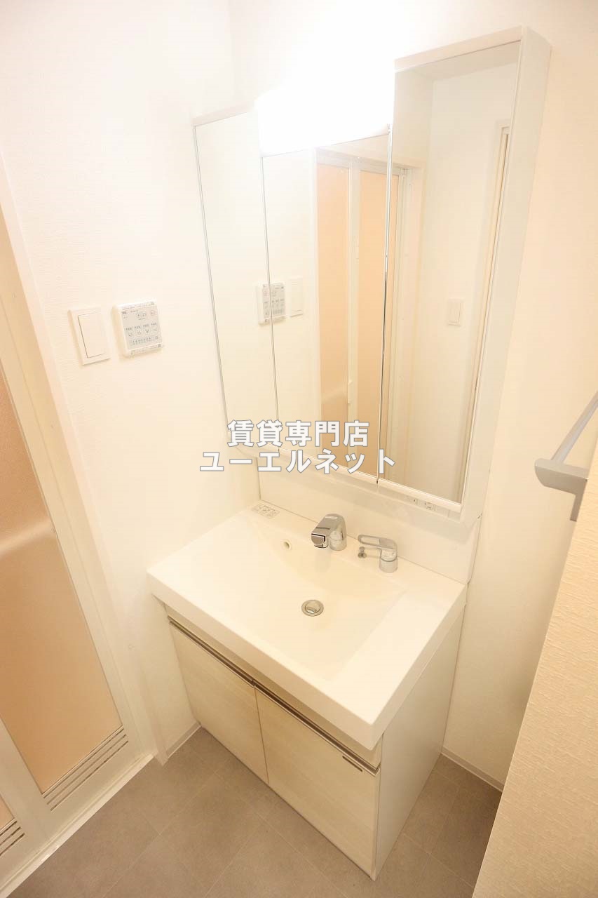 洗面設備　清潔感ある独立洗面台で毎日気持ちよく♪