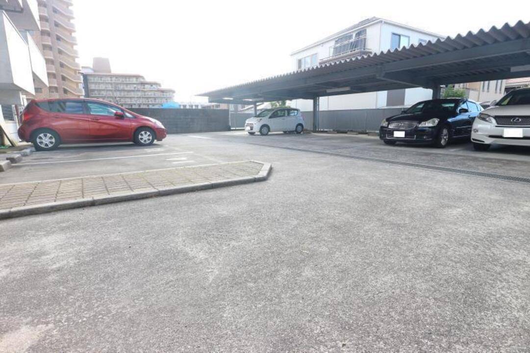 駐車場　駐車場