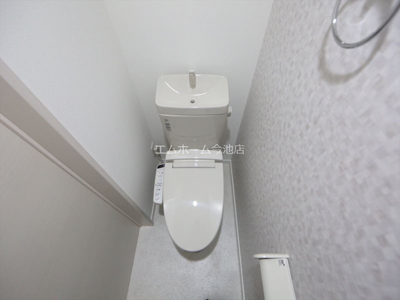 トイレ　温水洗浄便座付トイレ