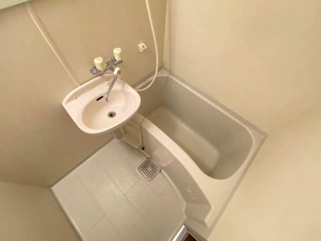 バス・シャワールーム　同物件別部屋イメージ写真