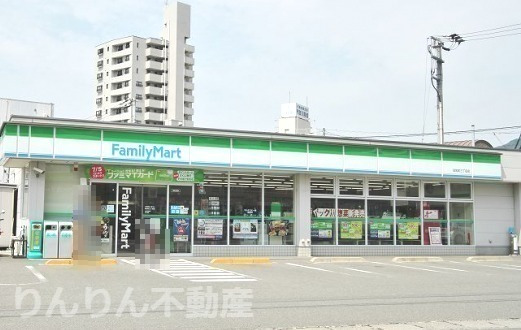 コンビニ　ファミーリーマート（コンビニ）まで784m