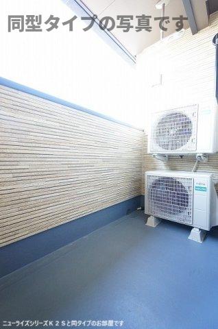 バルコニー　暖かな日差しのふりそそぐバルコニー